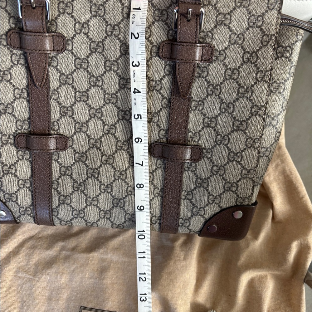 Gucci GG Supreme Tote Bag - Picture 14 of 15